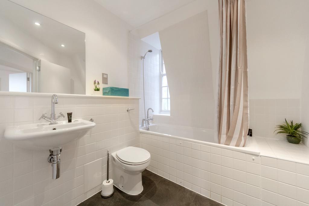 Roomspace Serviced Apartments - Groveland Court Londra Oda fotoğraf