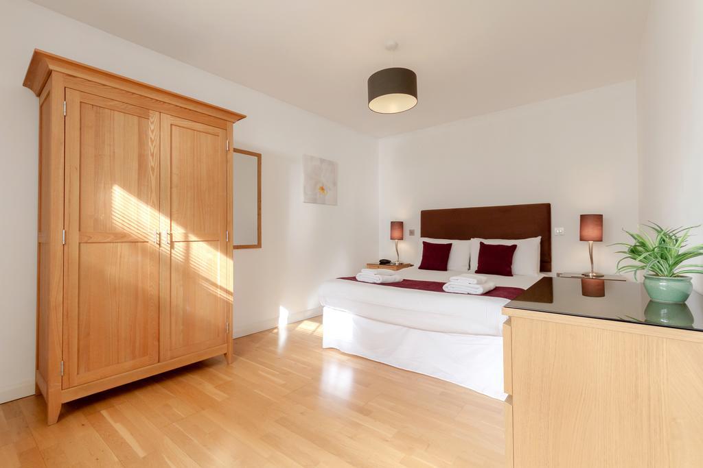 Roomspace Serviced Apartments - Groveland Court Londra Oda fotoğraf